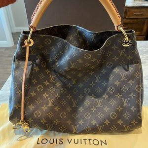 Louis Vuitton Artsy MM bag